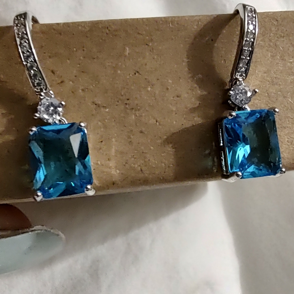 NEW Square drop earrings